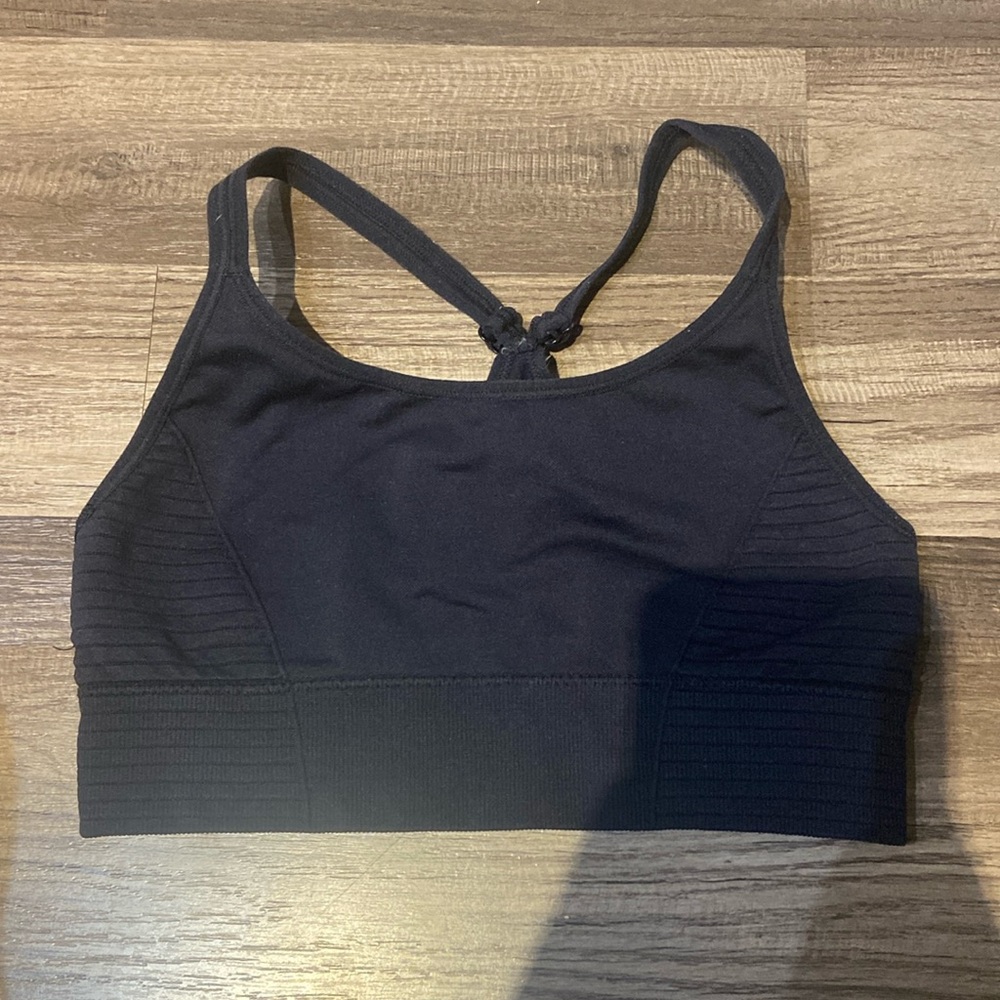 black sports bra
